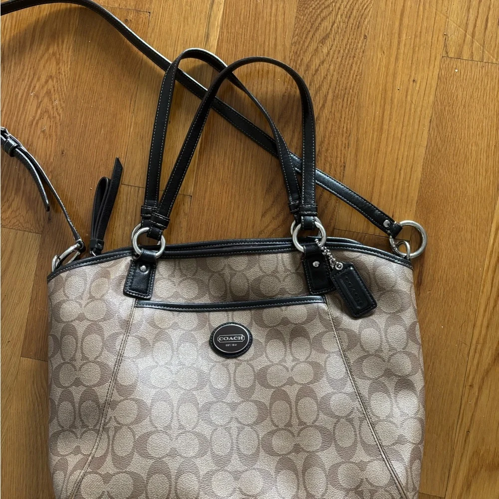 Coach tote signature